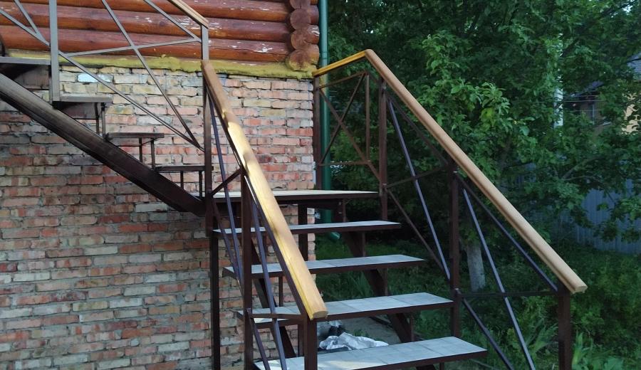 Входная лестница под ключ для частного дома